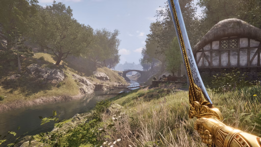 The Elder Scrolls IV: Oblivion Remastered Ein kleiner Fluss, rechts ein idyllisches Häuschen und eine Hand die ein Schwert hält, in der Ferne ist eine Brücke zu sehen.